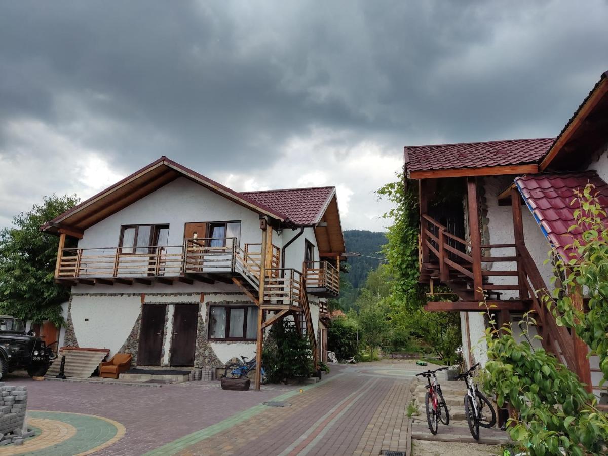 Апартаменти "У Кузьмича" 2 Mykulychyn Exterior photo